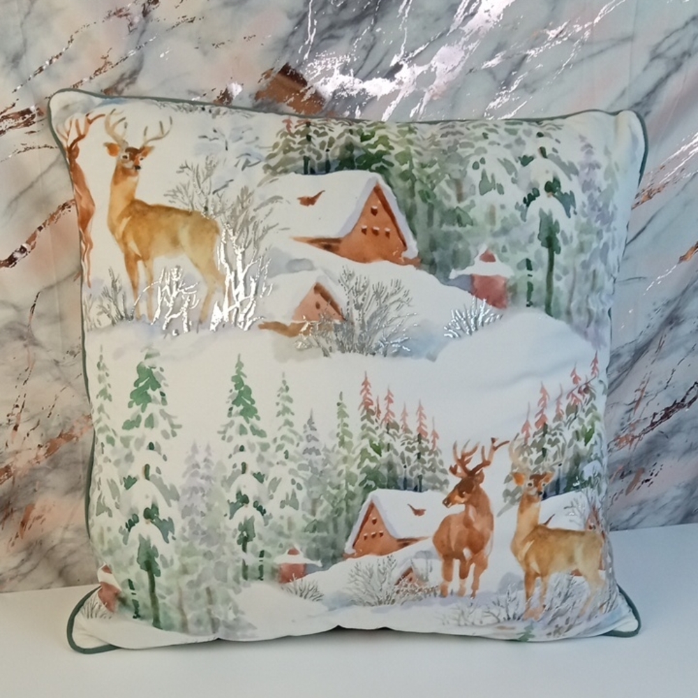 🎁 Holiday Deer Scenic Decorative Throw Pillow